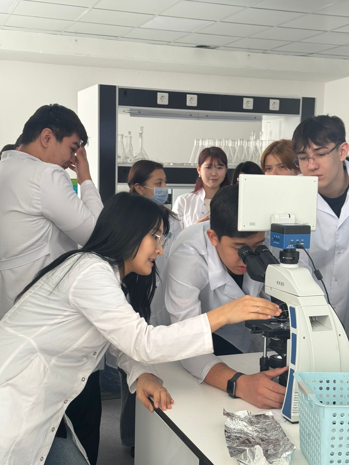 Зертханалық практикум-квест  "А-дан Я-ға дейінгі шағын биотехнологиялық өндіріс"